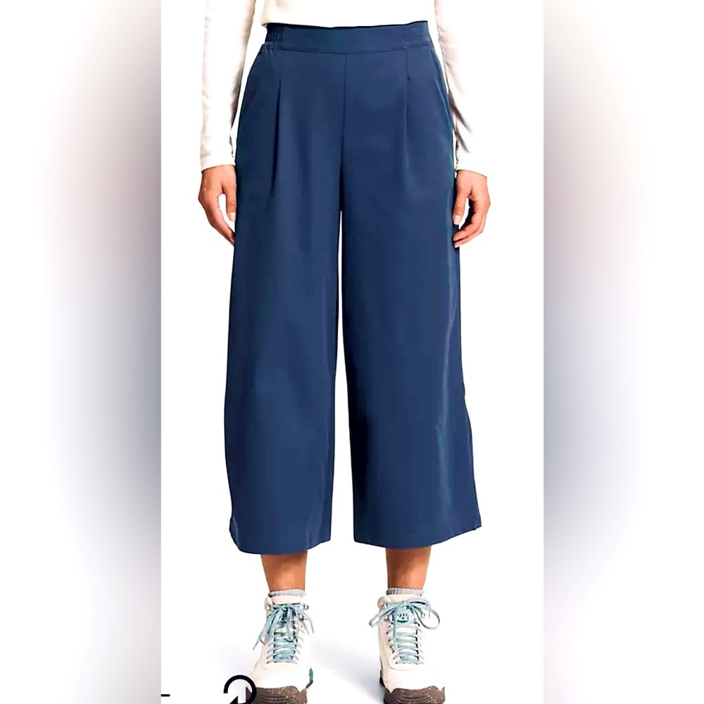 The North Face Standard Wide Leg Pants in Navy